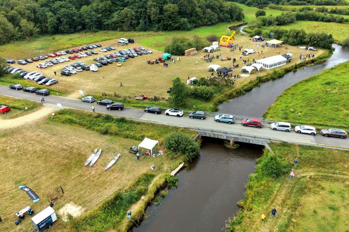 Varde Å Dag 2026 blev igen en hyggelig og oplevelsesrig dag i Hodde, hvor aktiviteterne fandt sted på engen ved Hessel Bro.