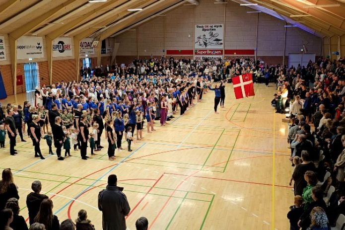 Indslag fra indmarch/fane/samt taler ved gymnastik-opvisning i Ølgod hallerne 2023.