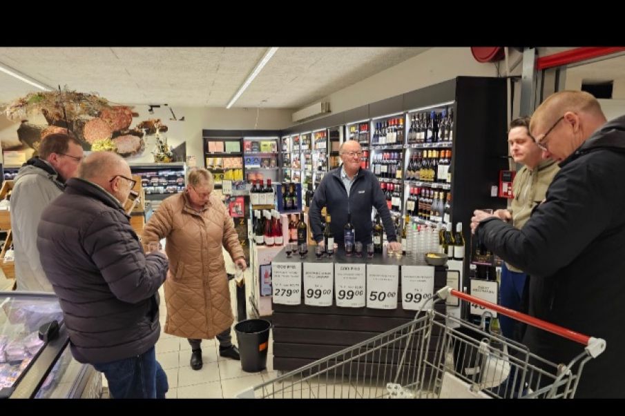 I dag var der vinsmagning og smagsprøver i Tistrup Brugsforening.