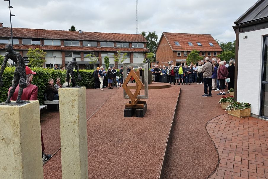 Se billeder fra åbningen af Skulptur Ølgod 2025