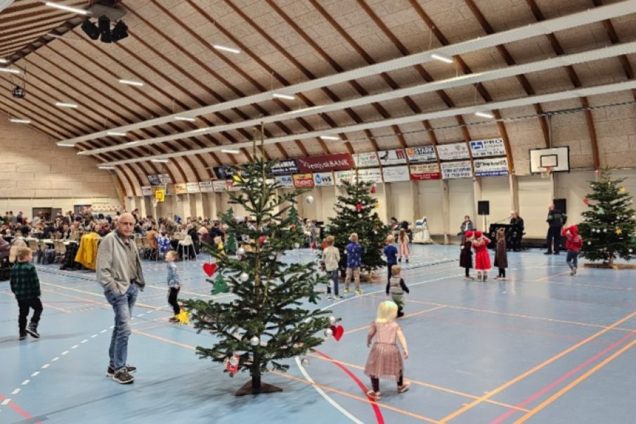 Møllehusets Venner havde arrangeret juletræsfest i Hodde-Tistrup Hallen! 