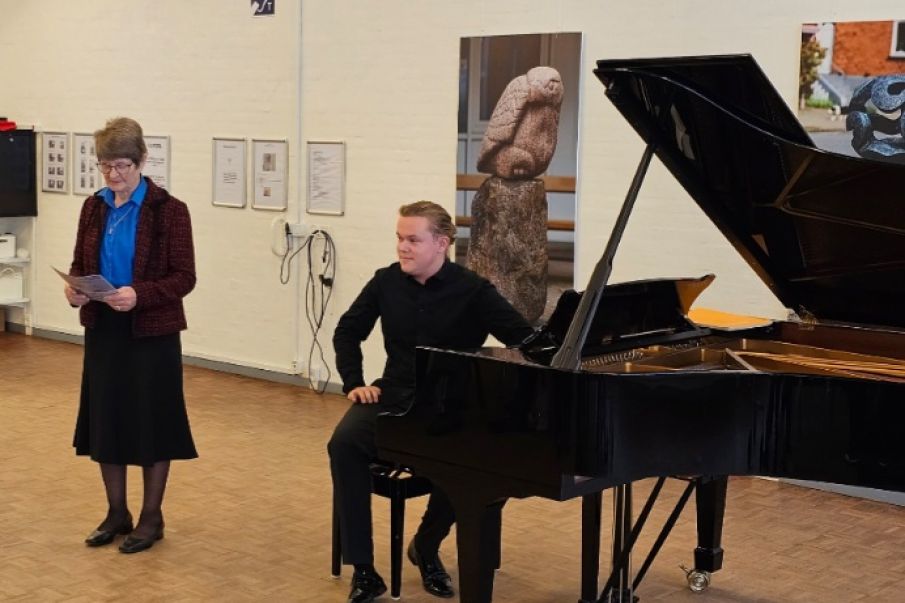 Den 18-årig pianist Valdemar Wenzel Most gæstede i dag Ølgod kulturhus.