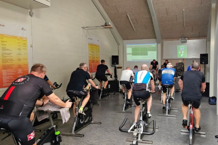 I dag kørte 25 cykelrytter 3400 kr. ind til de Danske Hospitalklovne i Tistrup