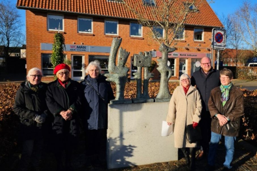 Indslag. Borgmester gæstede Ølgod til indvielse af skulpturen "Ankomst"