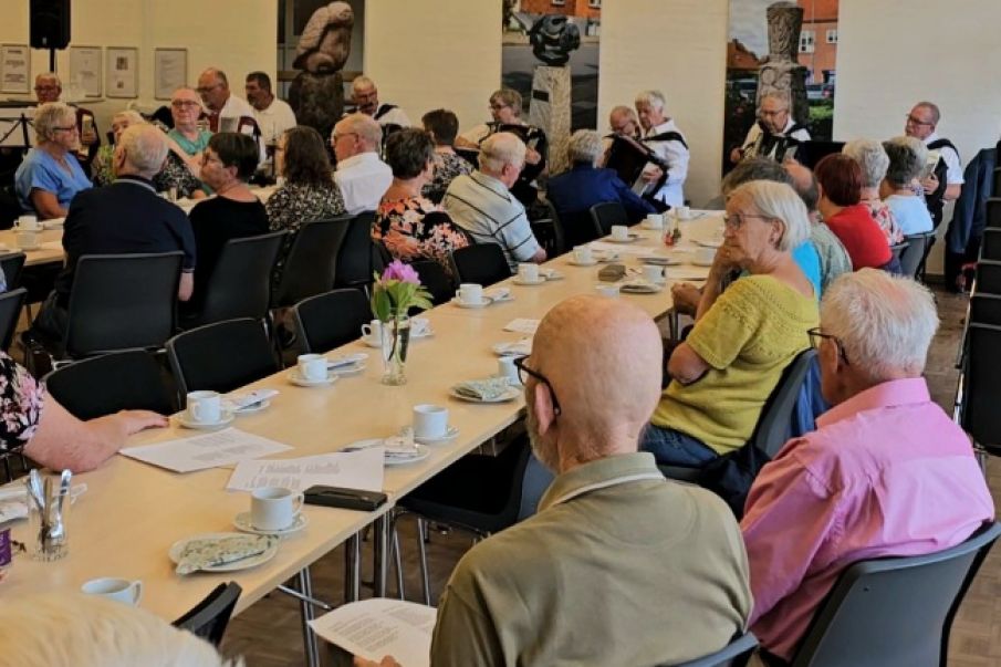 I dag var Ølgod Kulturhus fyldt med sang og harmonikamusik.
