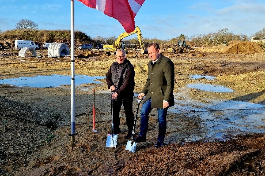 Esbjerg. Rejsegilde og spadestik på projekt Schaub Parken.