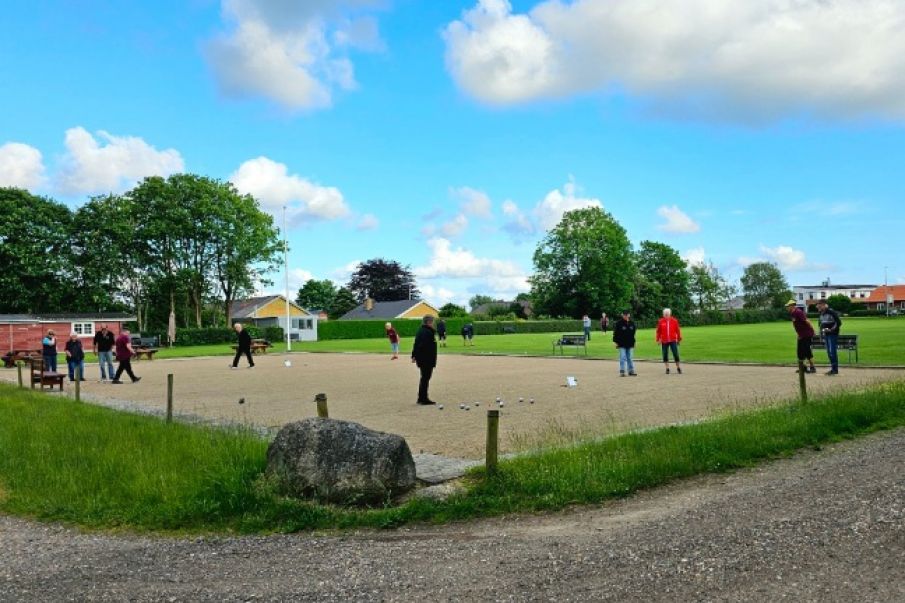 Jeg besøgte mandag aften Lyne Krocket- og Petanqueklub.