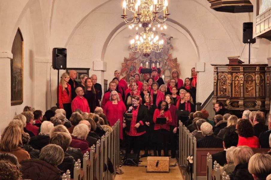 Godt 100 til julekoncert i Tistrup Kirke 