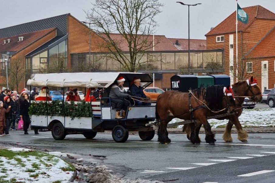 SÅ BLEV DET JUL I ØLGOD, SE INDSLAGET FRA DAGENS ARRANGEMENT.