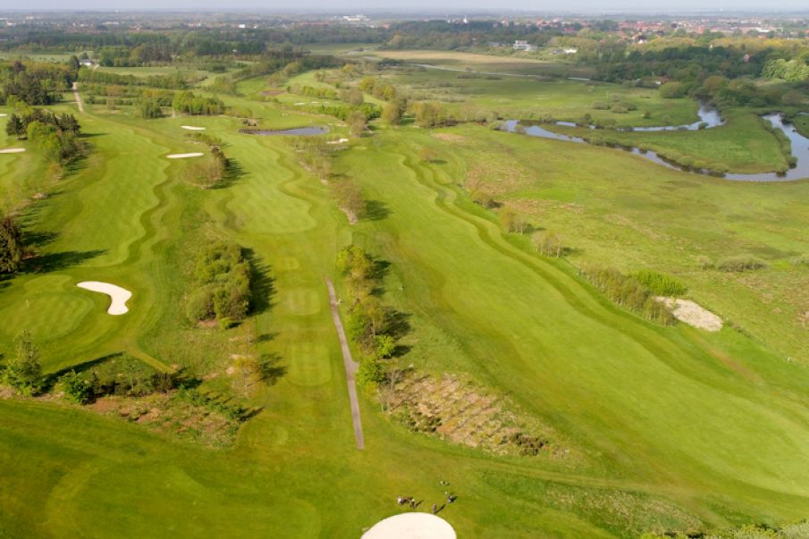 VARDE GOLFKLUB - I naturskønt område op af Varde Å.